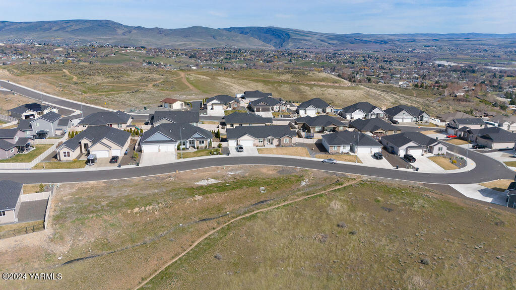 1520 Valhalla Loop Selah, WA 98942 - Photo 7 of 11 a view of a balcony with an ocean view