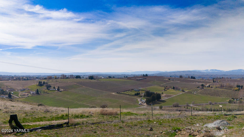 1520 Valhalla Loop Selah, WA 98942 - Photo 9 of 11 an aerial view of a house