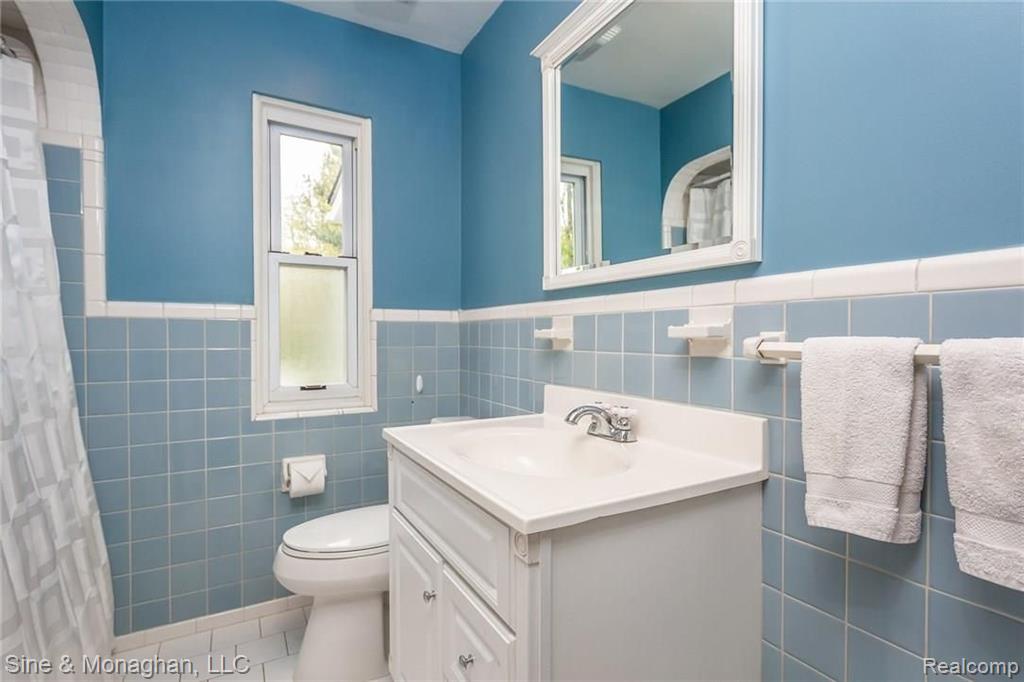 339 Ridgemont Road Grosse Pointe Farms, MI 48236 - Photo 21 of 39