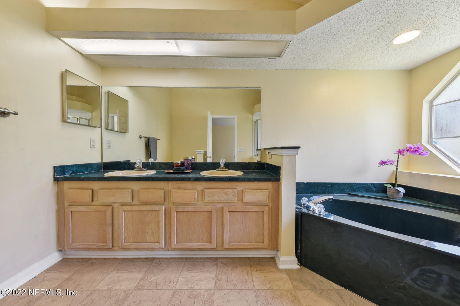 470 Federal Hill Road Orange Park, FL 32073 - Photo 19 of 26 a bathroom with a sink and a mirror