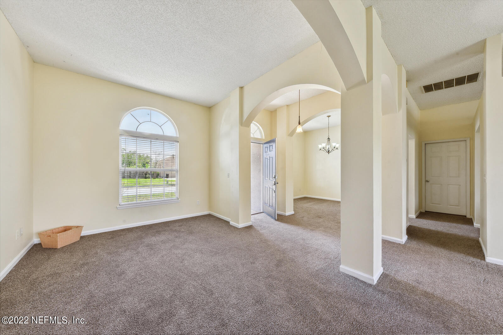 470 Federal Hill Road Orange Park, FL 32073 - Photo 2 of 26 an empty room with a bathroom and a window