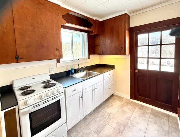 $1,300 | 383 Sanborn Road, Unit 2, Tilton, NH 03276