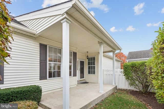 a view of house with a outdoor space