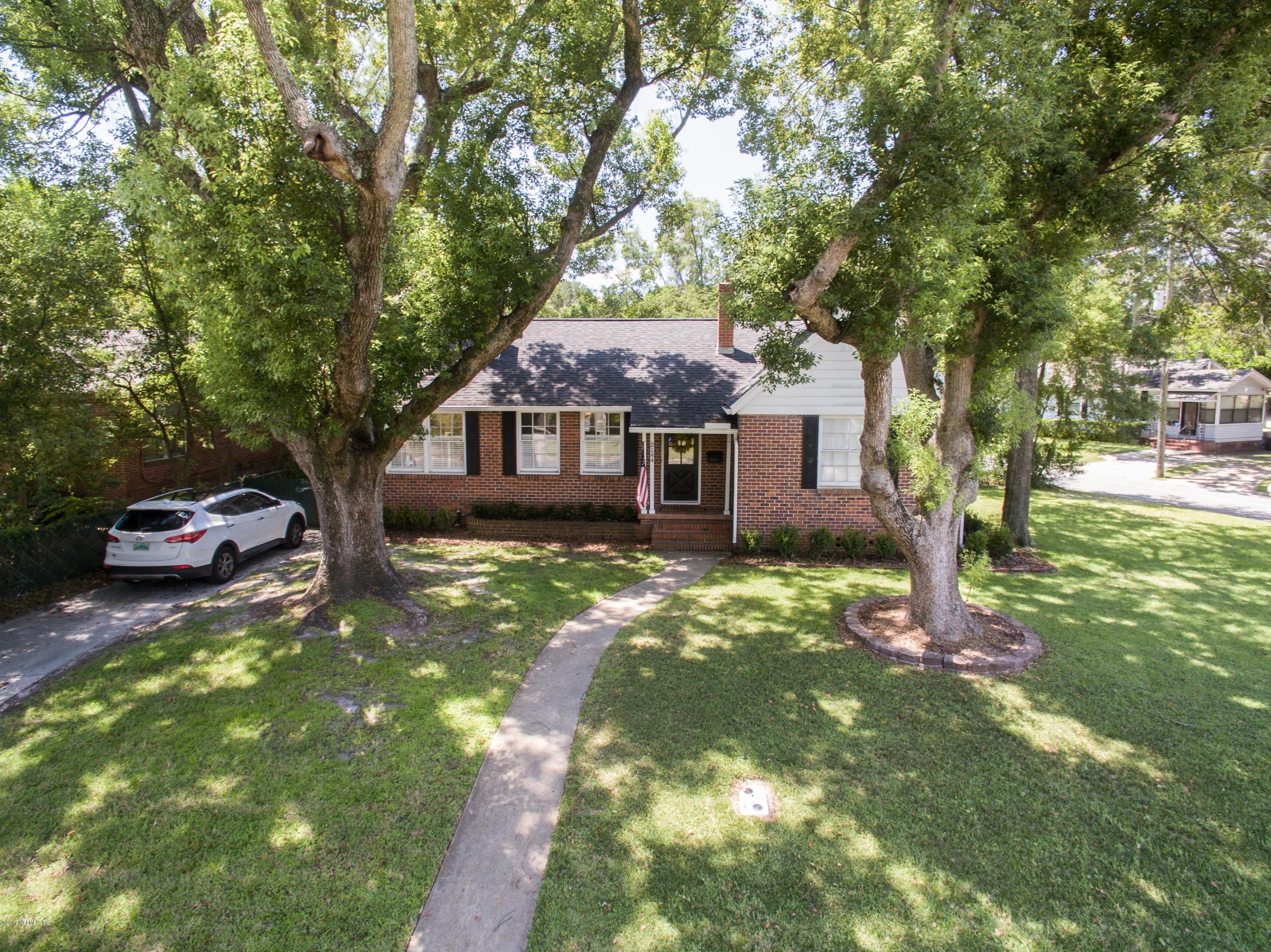 2144 Huntsford Road Jacksonville, FL 32207 - Photo 3 of 39 a front view of a house with garden
