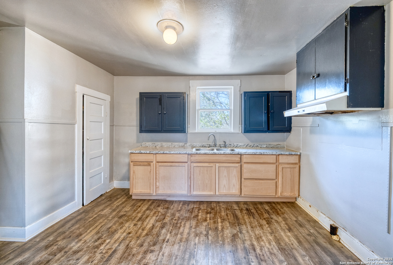 719 East Trinity Street Pearsall, TX 78061 - Photo 18 of 26 a large bathroom with mirror and shower