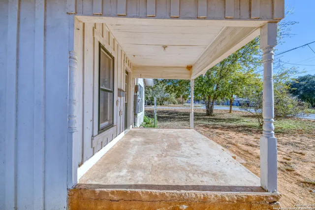 $135,000 | 719 East Trinity Street, Pearsall, TX 78061
