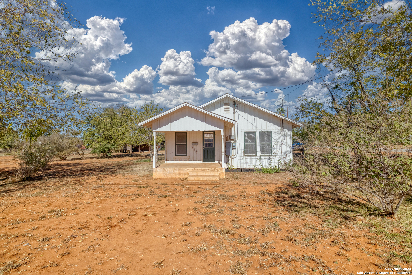 719 East Trinity Street Pearsall, TX 78061 - Photo 5 of 26 a view of a house with a yard