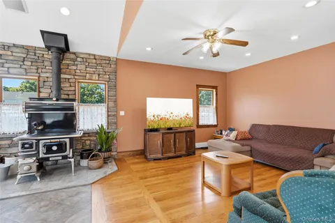 $899,990 | 2185 Sycamore Avenue, Ronkonkoma, NY 11779