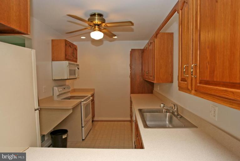 122 Brent Road Arnold, MD 21012 - Photo 3 of 13 Kitchen