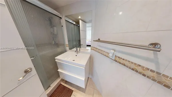 $2,250 | 9735 Fontainebleau Boulevard, Unit G308, Miami, FL 33172