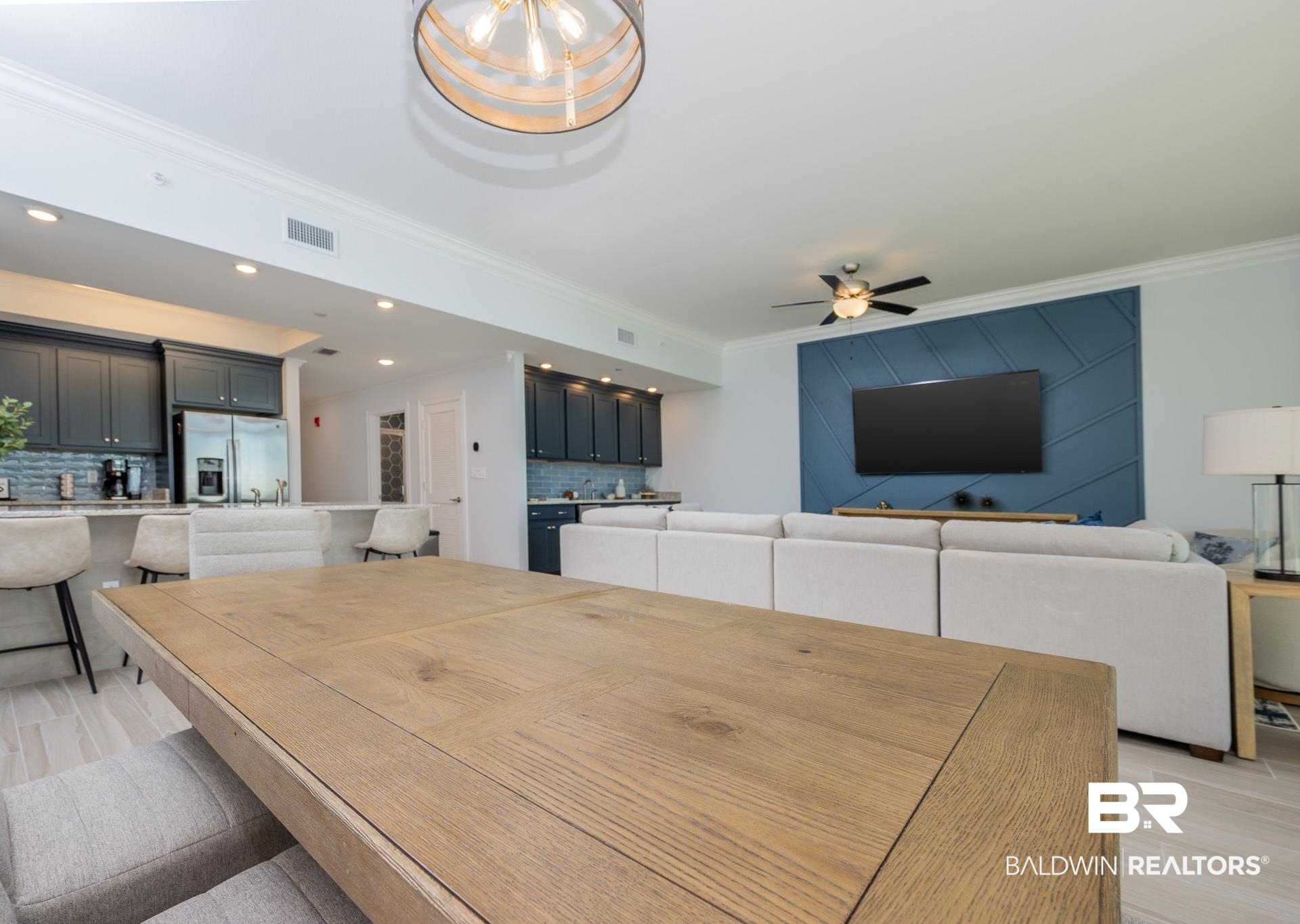 23008 Perdido Beach Boulevard, Unit 506 Orange Beach, AL 36561 - Photo 5 of 48 Dining room featuring ceiling fan, visible vents, indoor wet bar, ornamental molding, and recessed lighting