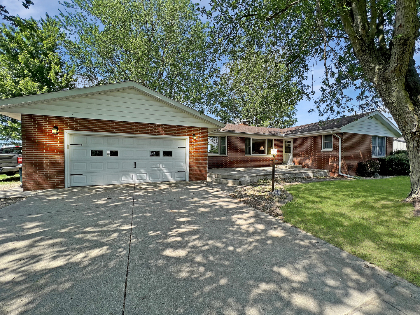 1962 Cr 3000 Rantoul Il 61866 Rantoul, IL 61866 - Photo 1 of 27 a view of a house with a yard
