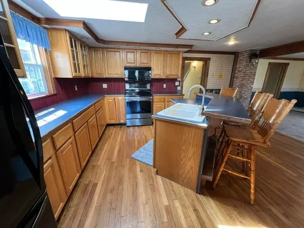 $325,000 | 1071 Clinton Avenue, Benton, ME 04901