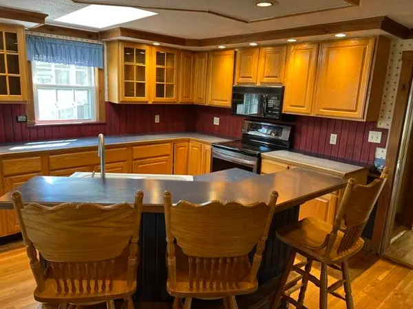 $325,000 | 1071 Clinton Avenue, Benton, ME 04901