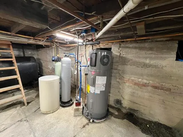 $325,000 | 1071 Clinton Avenue, Benton, ME 04901