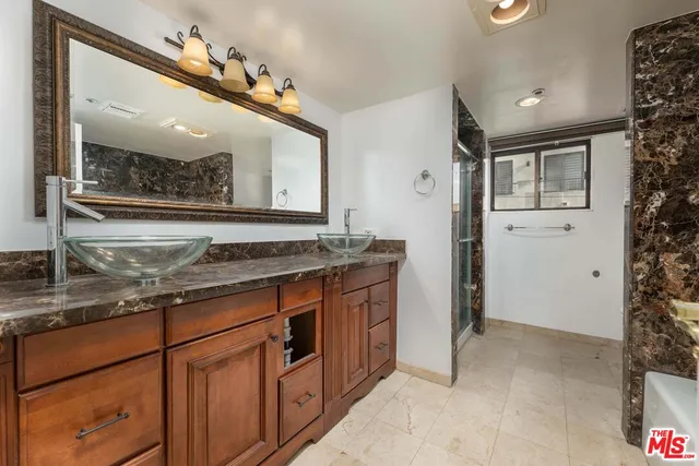 $6,990 | 10660 Wilshire Boulevard, Unit 309, Los Angeles, CA 90024