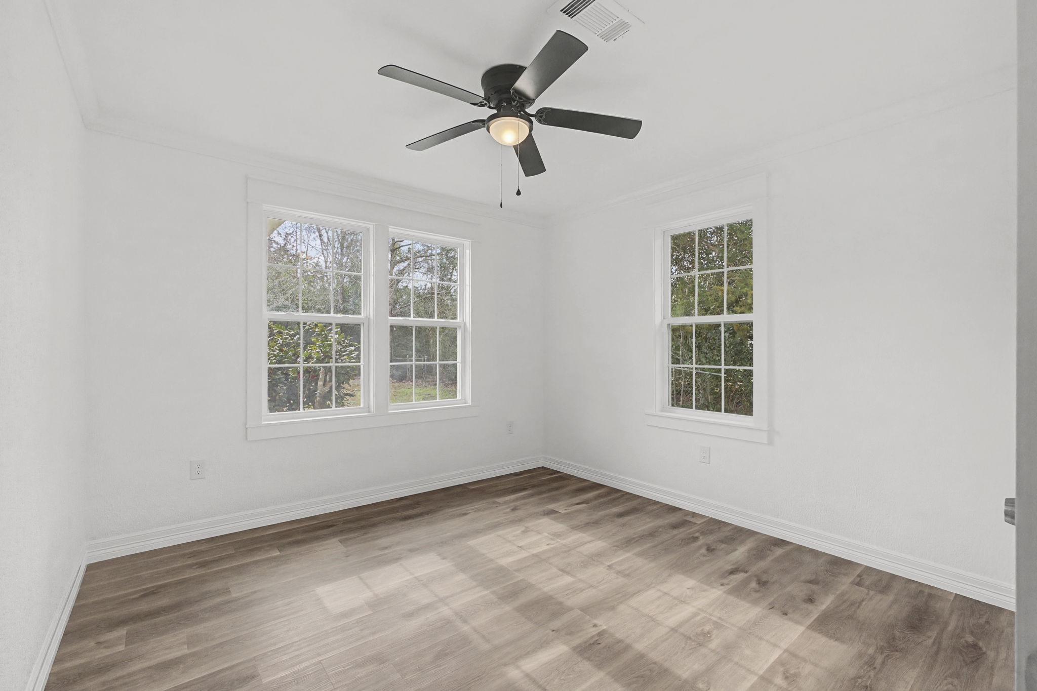 9216 Highway 69 Warren, TX 77664 - Photo 15 of 32 an empty room with a window