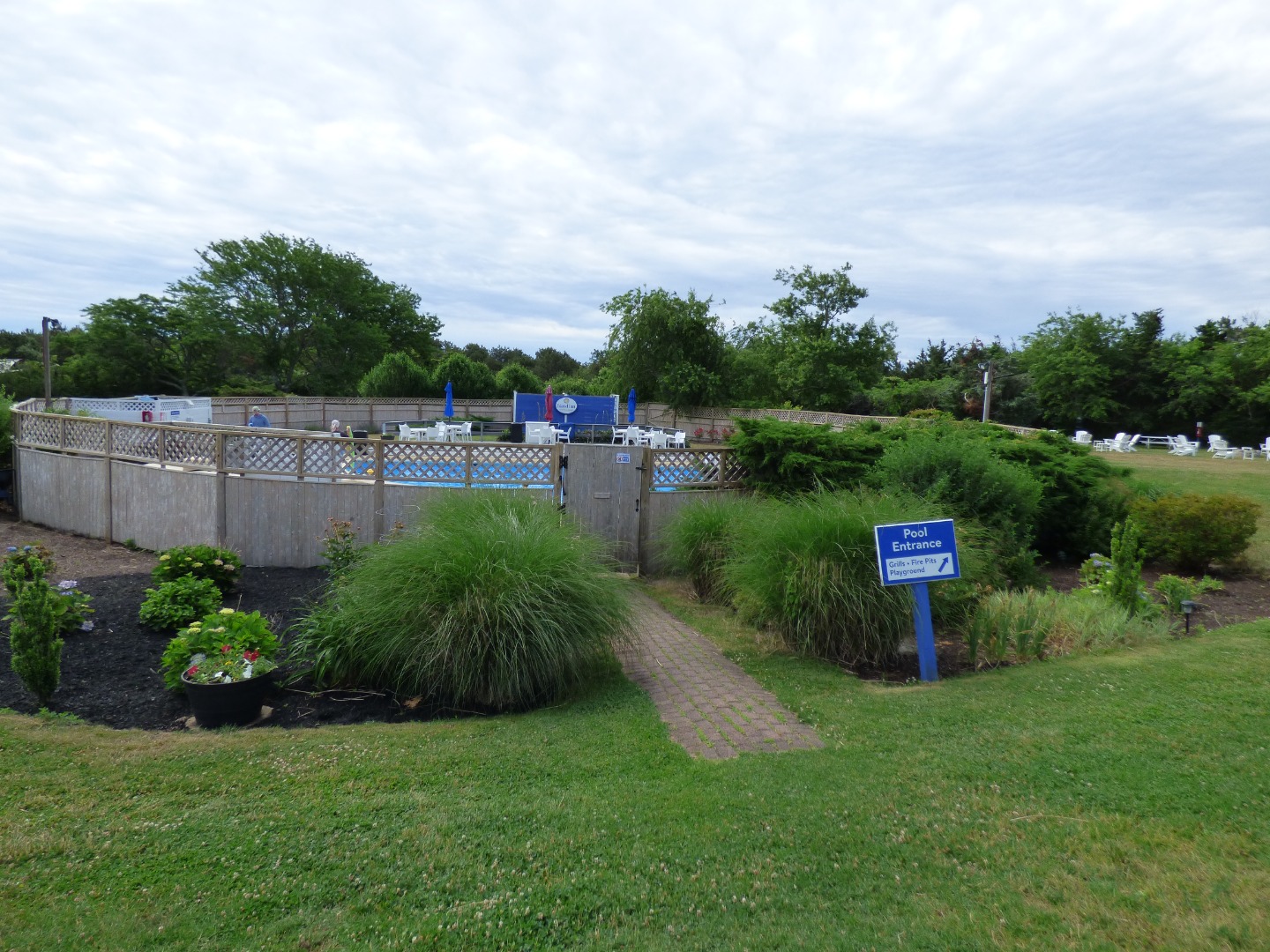 27 Island Inn Road, Unit D17 Oak Bluffs, MA 02557 - Photo 12 of 18 Heated community pool