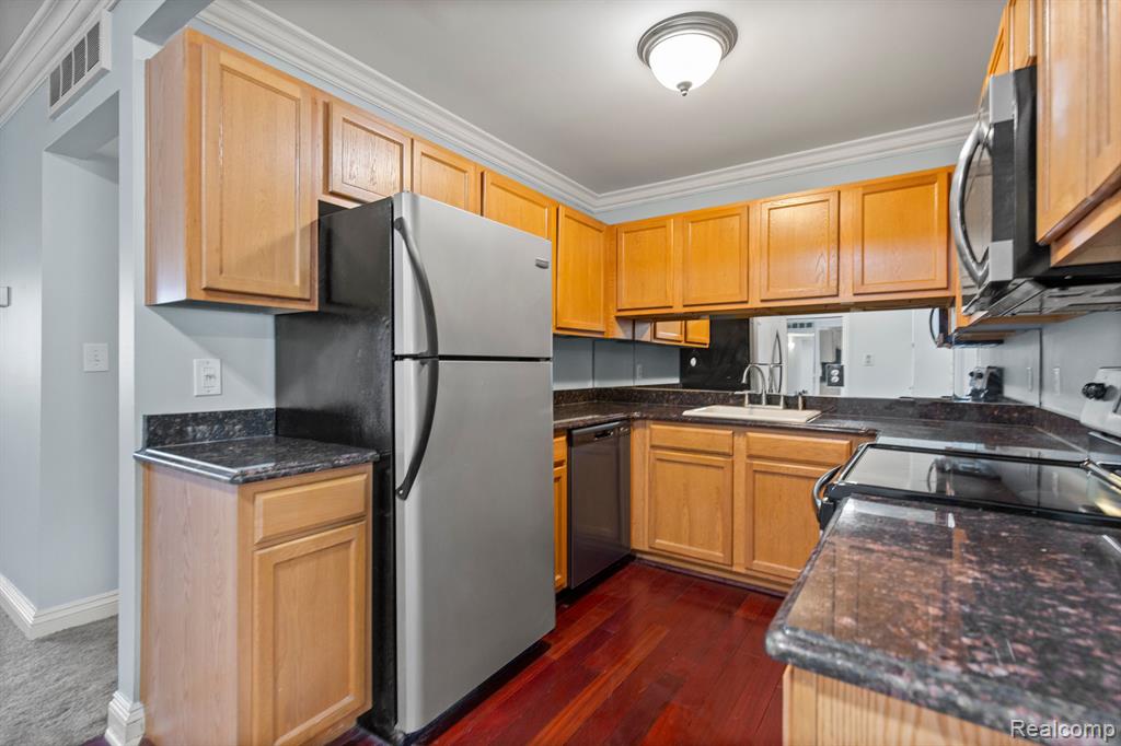 2247 Walton Boulevard, Unit 46 Rochester, MI 48309 - Photo 3 of 16