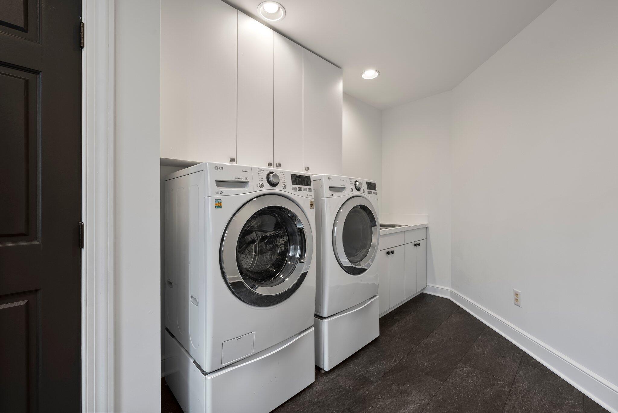5420 Clark State Road Columbus, OH 43230 - Photo 61 of 104 Up1 Laundry