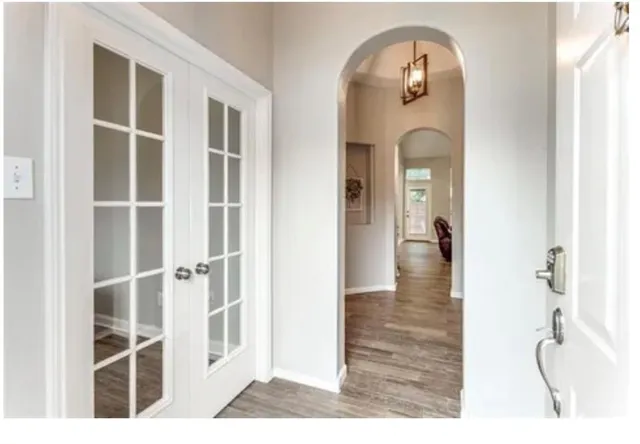 a view of livingroom with furniture