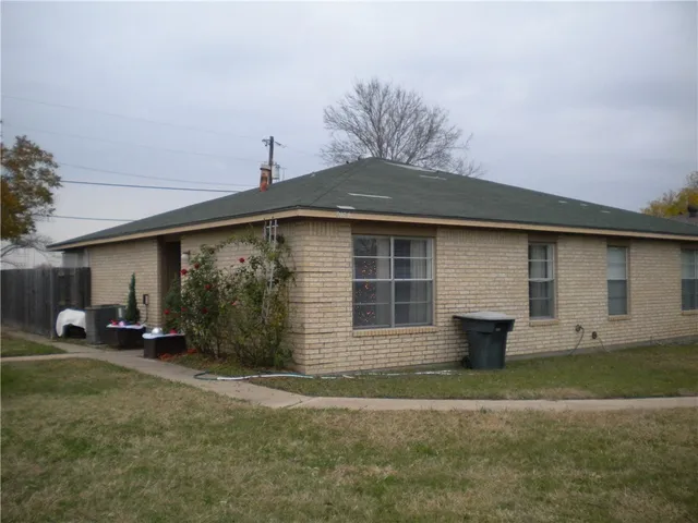 $1,100 | 701 Wellesley Court, Unit B, College Station, TX 77840