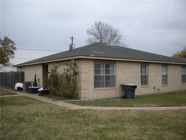 $1,100 | 701 Wellesley Court, Unit B, College Station, TX 77840
