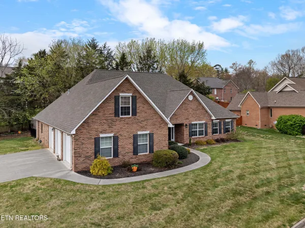 $738,000 | 301 Stonebreeze Drive, Powell, TN 37849