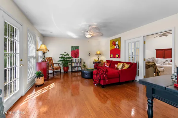$738,000 | 301 Stonebreeze Drive, Powell, TN 37849