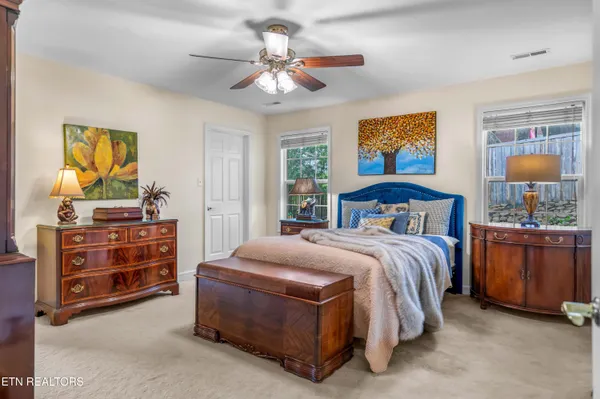 $738,000 | 301 Stonebreeze Drive, Powell, TN 37849