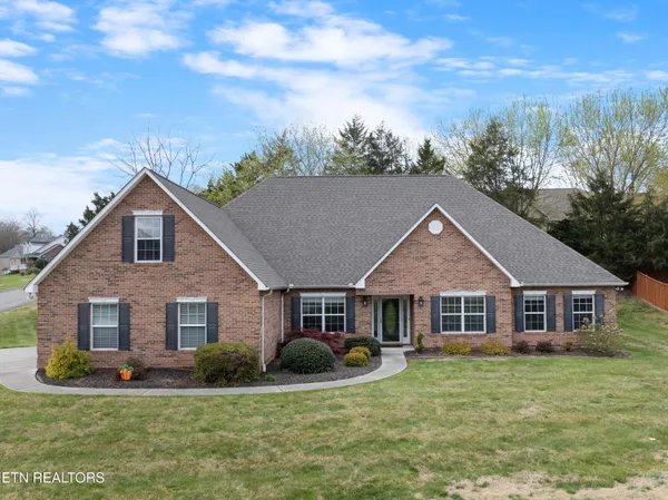 $738,000 | 301 Stonebreeze Drive, Powell, TN 37849