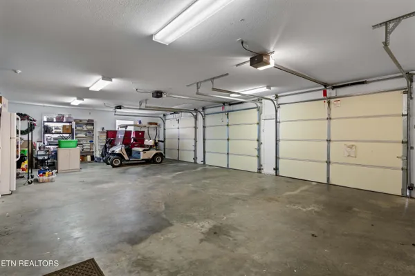 $738,000 | 301 Stonebreeze Drive, Powell, TN 37849