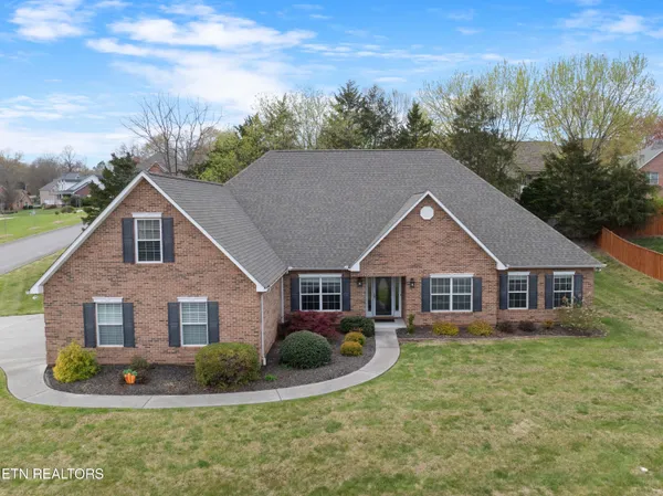 $738,000 | 301 Stonebreeze Drive, Powell, TN 37849