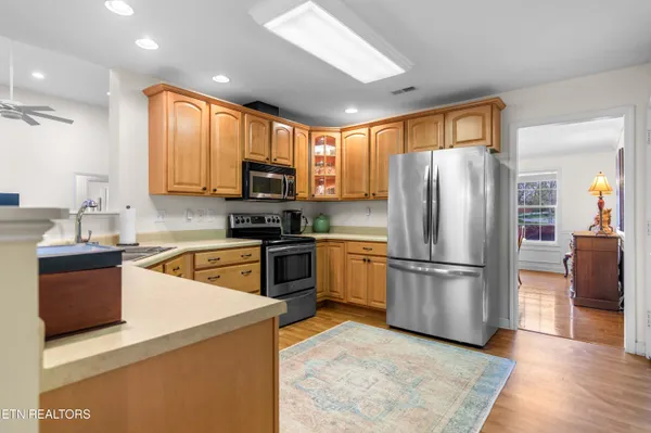 $738,000 | 301 Stonebreeze Drive, Powell, TN 37849