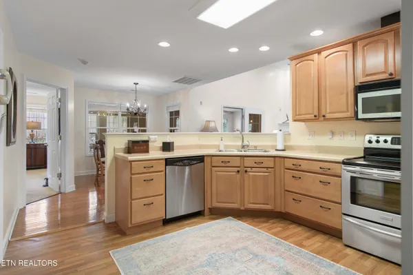 $738,000 | 301 Stonebreeze Drive, Powell, TN 37849