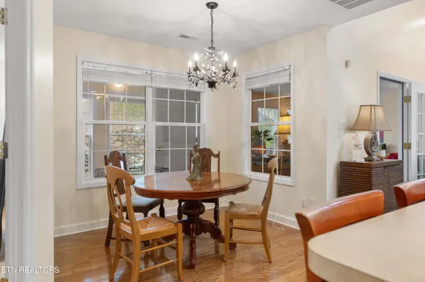 $738,000 | 301 Stonebreeze Drive, Powell, TN 37849