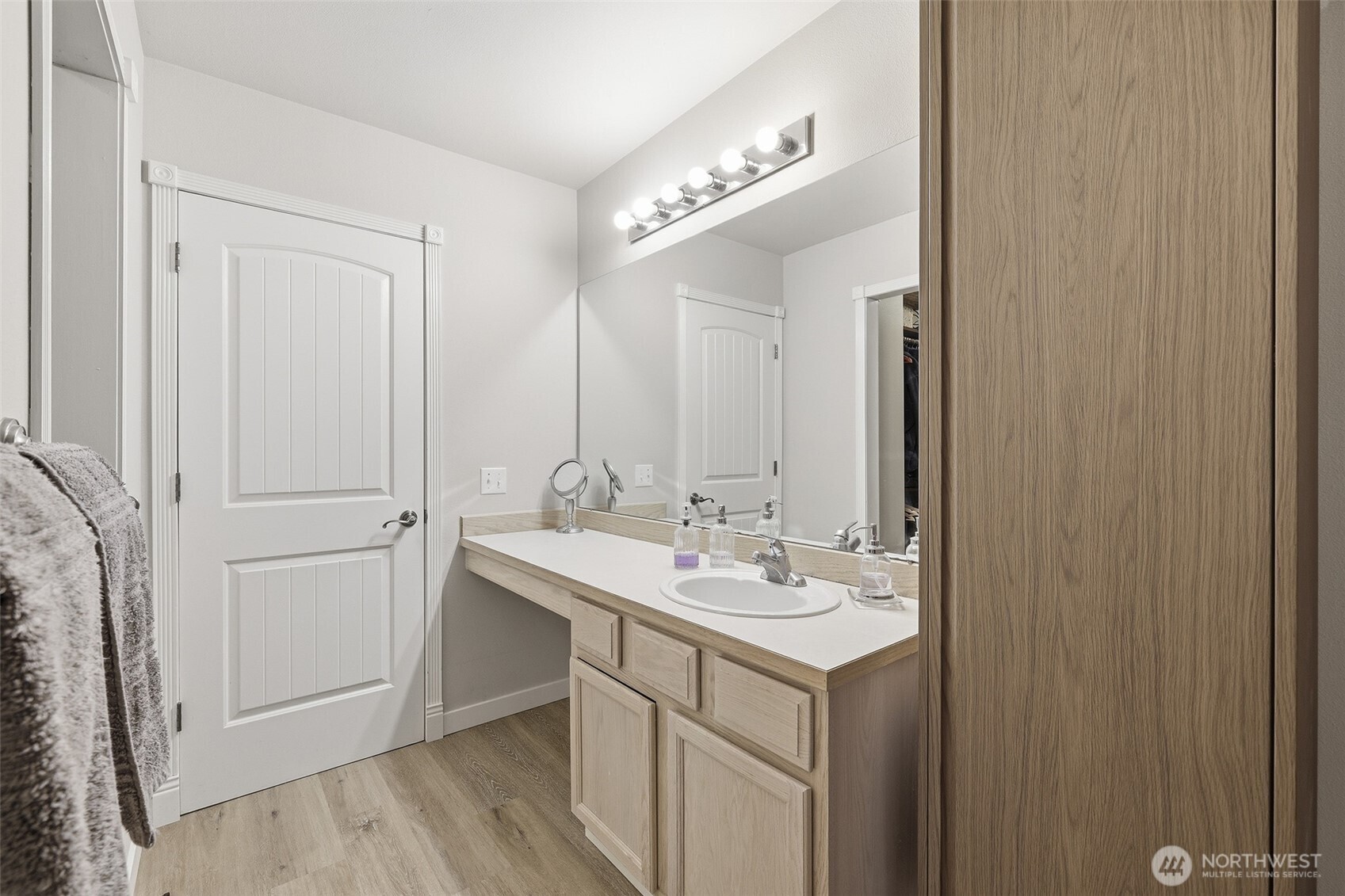 305 Lynnwood Avenue Southeast Renton, WA 98056 - Photo 17 of 28