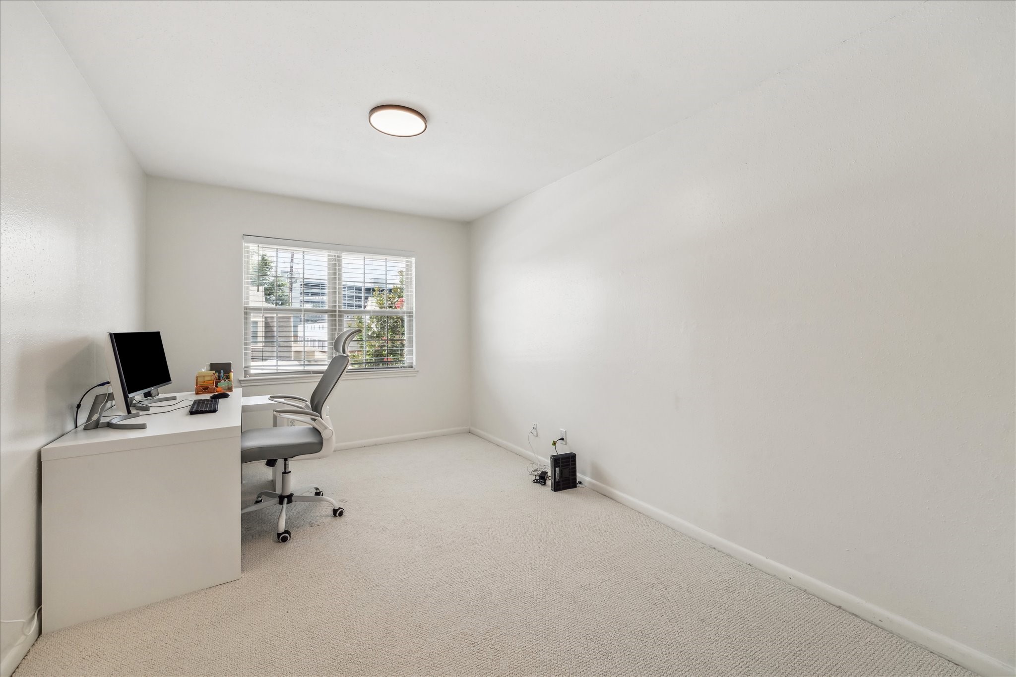 5823 Valley Forge Drive, Unit 93 Houston, TX 77057 - Photo 13 of 22 Secondary bedroom #2