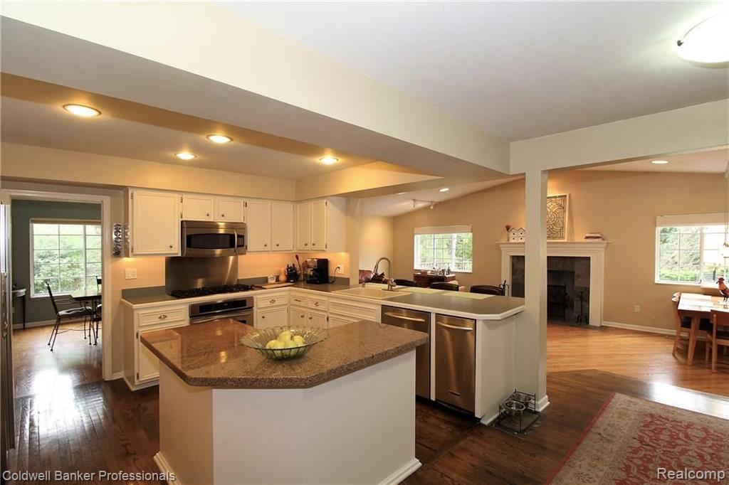 787 Dutton Road Rochester Hills, MI 48306 - Photo 16 of 41