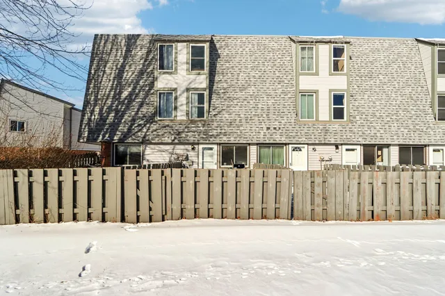 $169,900 | 1524 Big Bend Road, Unit J, Waukesha, WI 53189