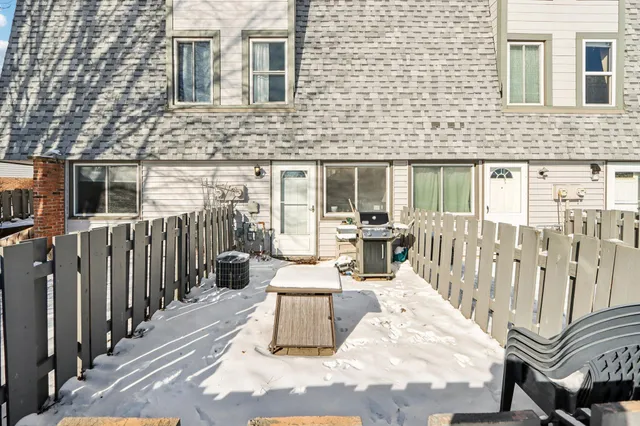 $169,900 | 1524 Big Bend Road, Unit J, Waukesha, WI 53189