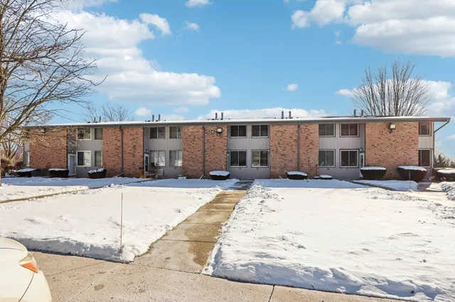 $169,900 | 1524 Big Bend Road, Unit J, Waukesha, WI 53189