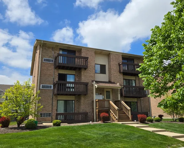 $1,900 | 264 12th Street, Unit B, Wheeling, IL 60090
