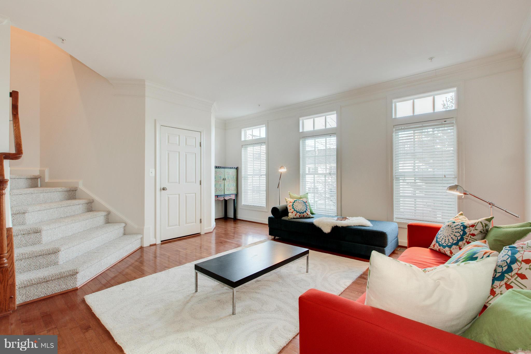 816 West Glebe Road Alexandria, VA 22305 - Photo 3 of 30 Light FIlled Living Room