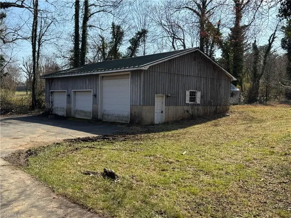 $289,000 | 320 West King Street, King, NC 27021
