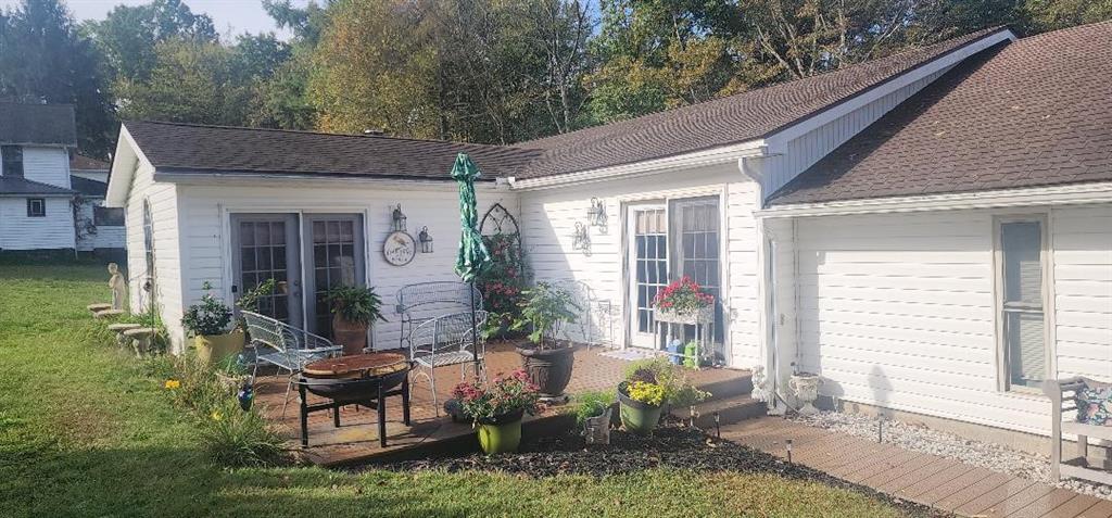 1405 Madison Road Templeton, PA 16259 - Photo 4 of 50 a front view of a house with garden