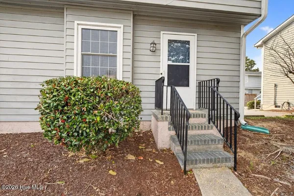 $260,000 | 306 River Walk Drive, New Bern, NC 28560