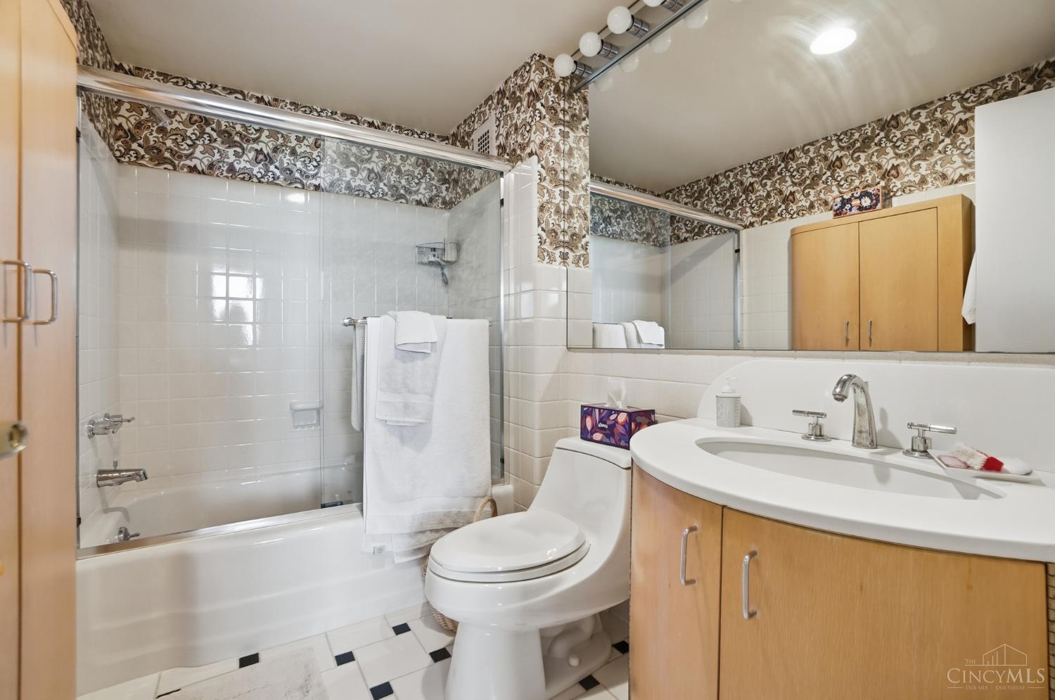 2324 Madison Road, Unit 1502 Cincinnati, OH 45208 - Photo 19 of 41