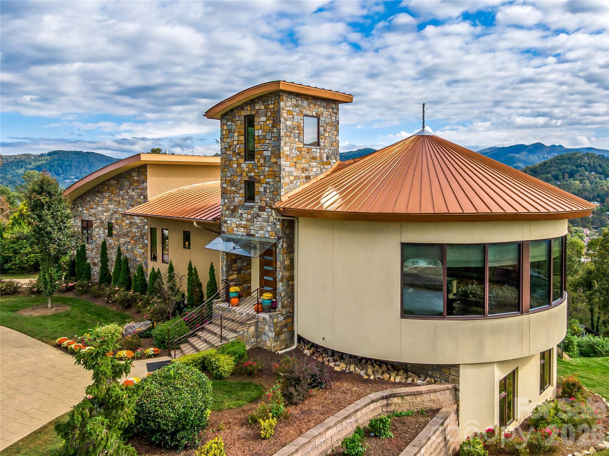 95 Horizon Hill Road Asheville, NC 28804 - Photo 6 of 47 a front view of a house with yard