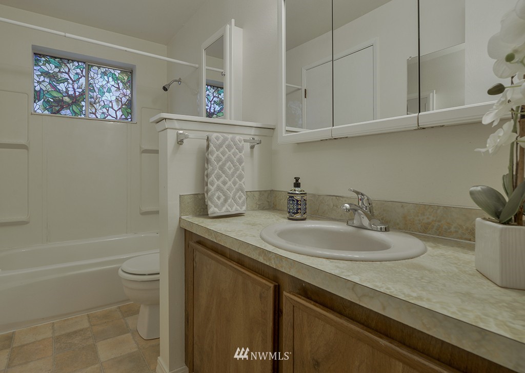 16517 132nd Place Southeast Renton, WA 98058 - Photo 9 of 19 Gallery Image 9